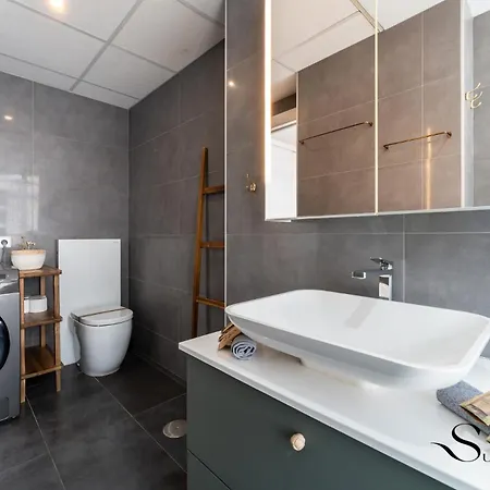 Exquisite 2 Bedroom Apt, Pool, Views 아파트 *