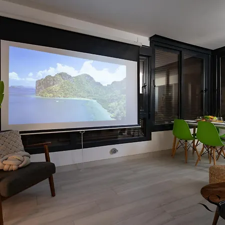 Exquisite 2 Bedroom Apt, Pool, Views 아파트 *